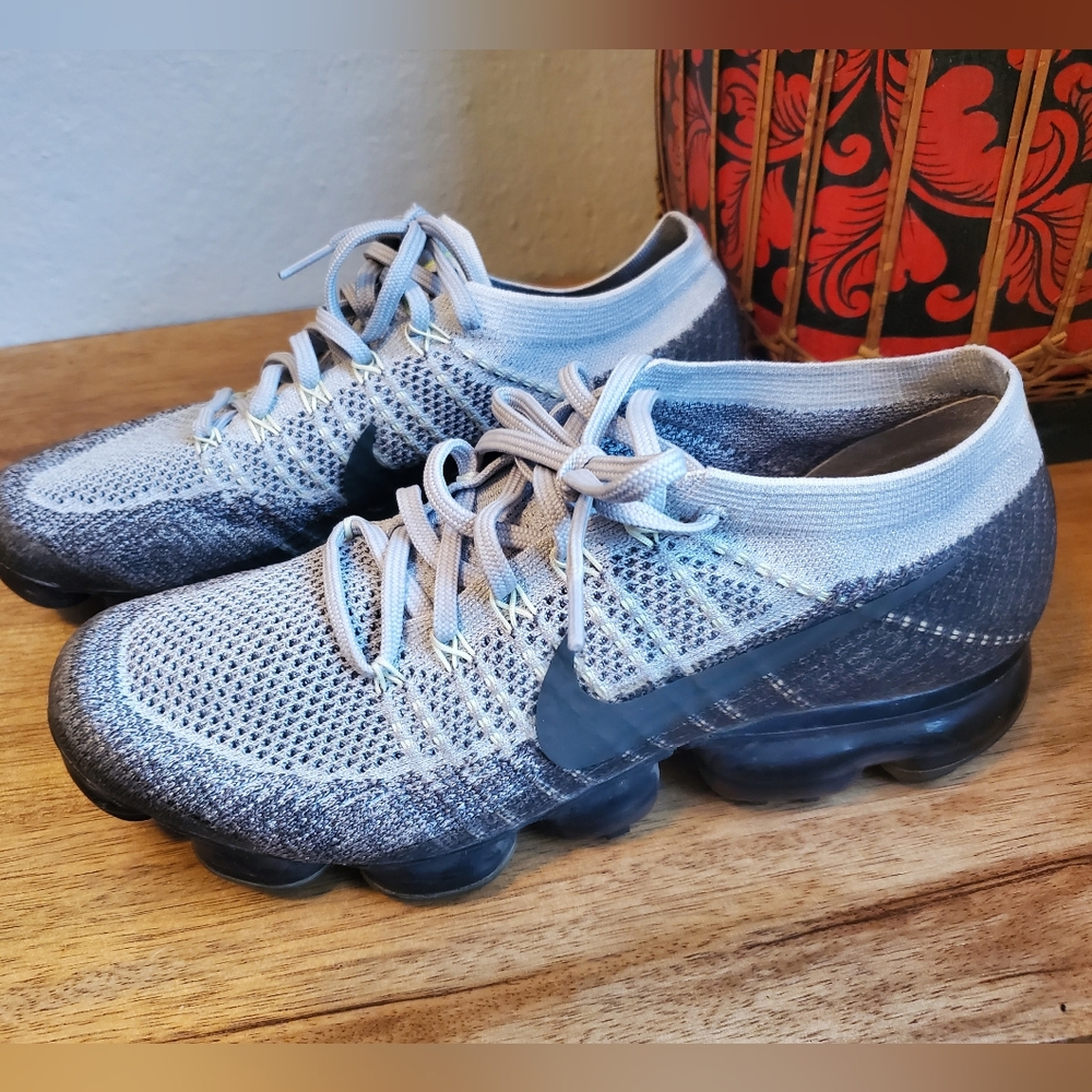 Nike Men's Grey and Black Flyknit VaporMax Sneakers